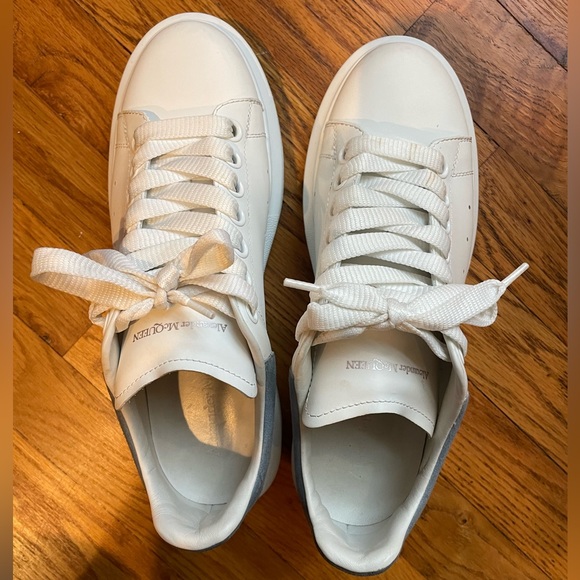 Alexander McQueen Women’s Oversized Sneaker Size 39 - Picture 4 of 12